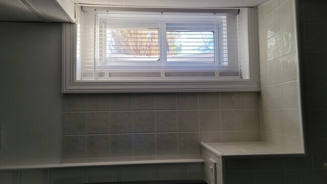 Kitchen above sink window - 112 N Cliff Ave