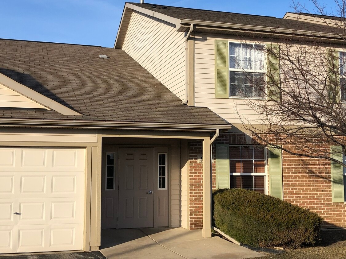 Foto principal - 928 N Village Dr