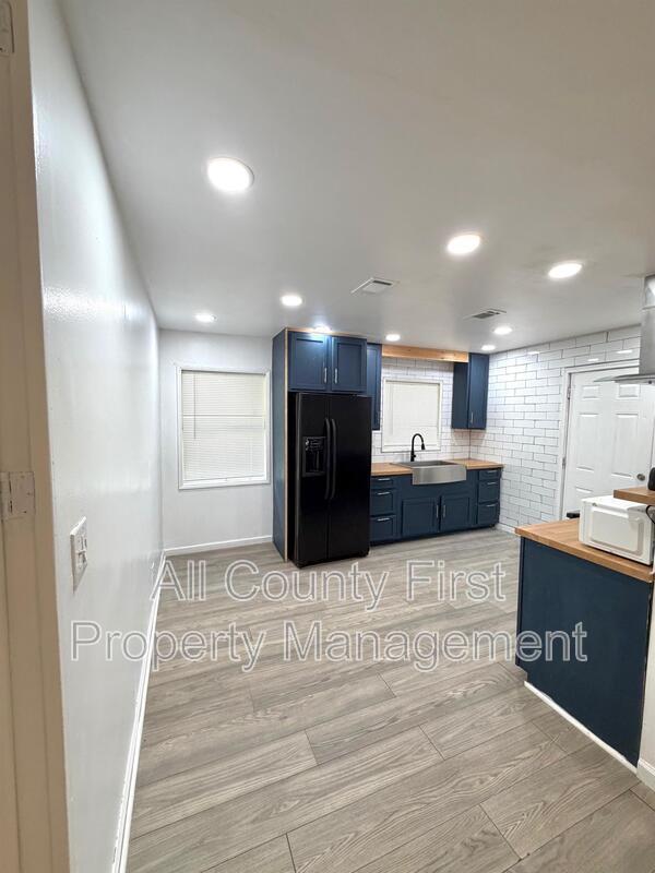 Foto del edificio - 1623 Sherrill Dr