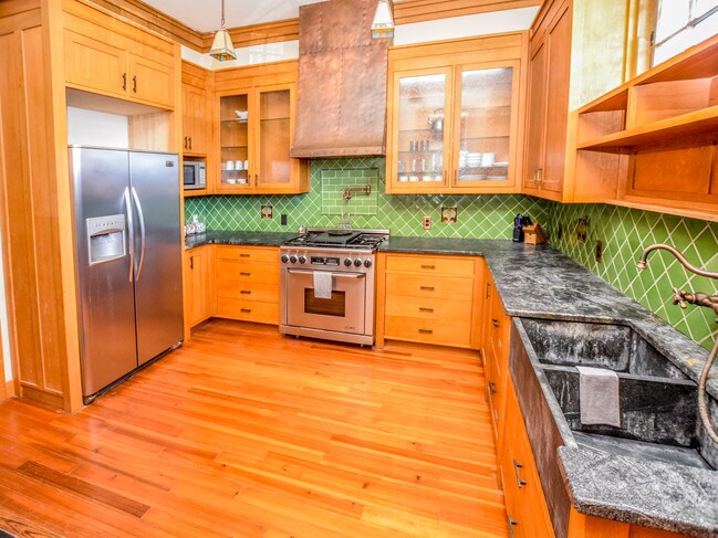 Foto del edificio - Gorgeous Fully Furnished Downtown Home