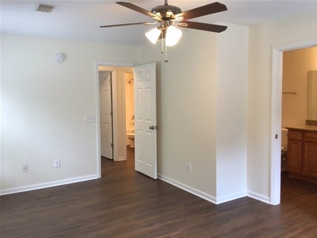 Building Photo - 307 S Magnolia St