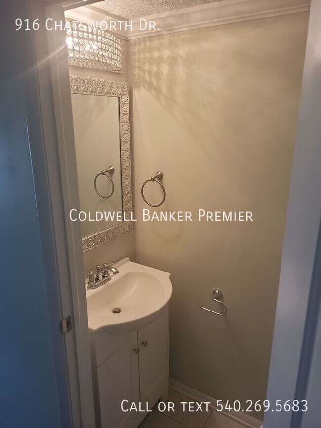 Foto del edificio - 916 Chatsworth Dr