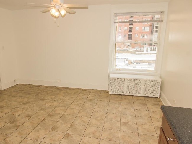 Building Photo - 451 W Melrose