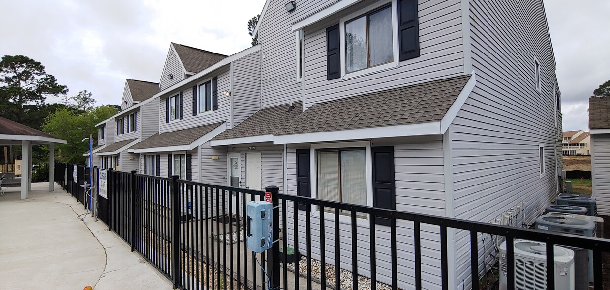 Primary Photo - 500 Fairway Village Dr