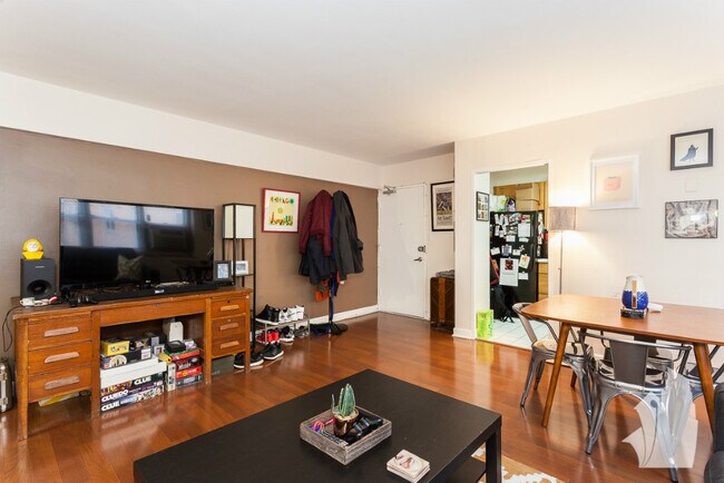 Foto del edificio - 4960 N Marine Dr