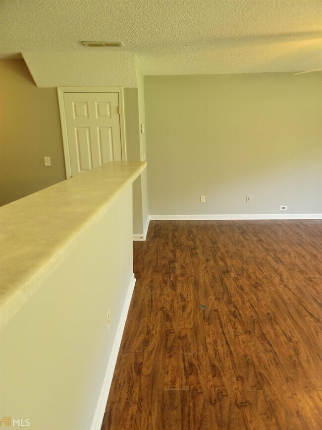 Foto del edificio - 5321 Creekview Way