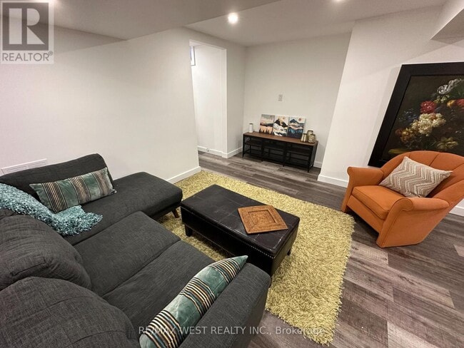 Building Photo - 237 Mullen Dr