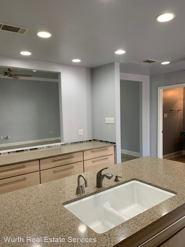 Building Photo - 3 br, 2.5 bath House - 14042 Woodland Ridg...