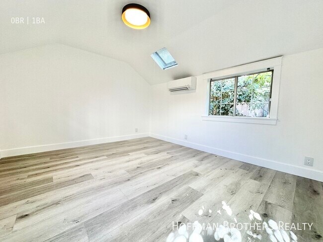 Foto del edificio - 1251 Beachwood Dr