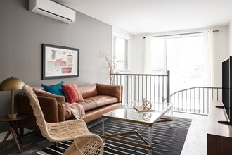 Building Photo - 2085 Av. Papineau