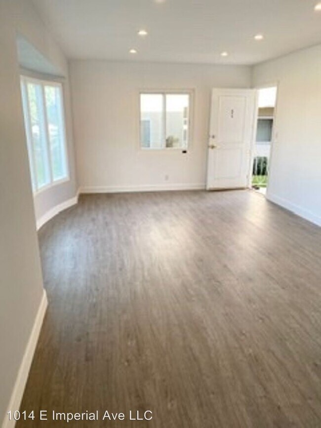 Building Photo - 1014 E Imperial Ave