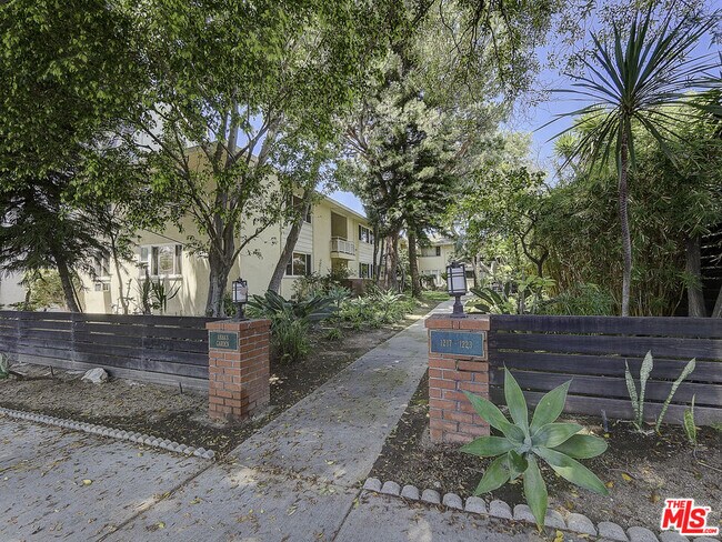 Foto del edificio - 1217 N Crescent Heights Blvd