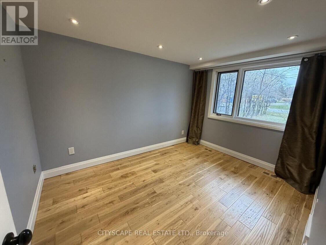 Building Photo - 623 Trafford Crescent