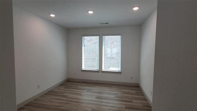 Foto del edificio - 1300 Raftel Rd