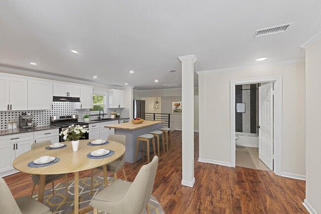 Photo - 2823 Burlington Blvd House