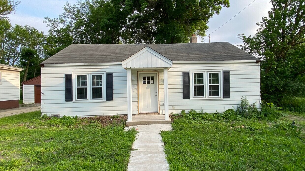 Primary Photo - 122 Hillcrest Dr