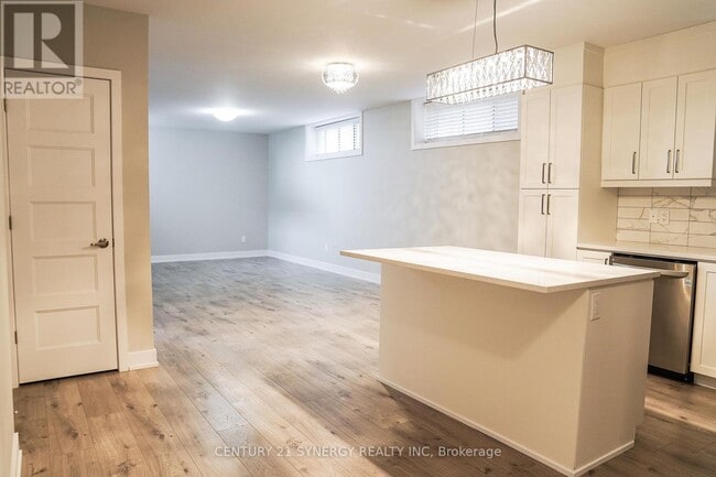 Building Photo - 272 Moisson St