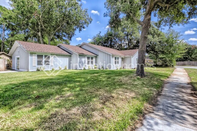 Building Photo - 11093 Mandarin Station Dr E