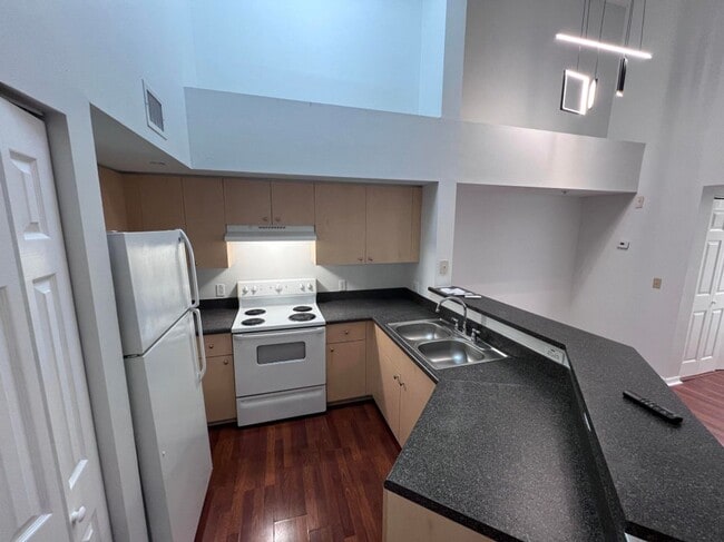 Building Photo - 4041 San Marino Blvd