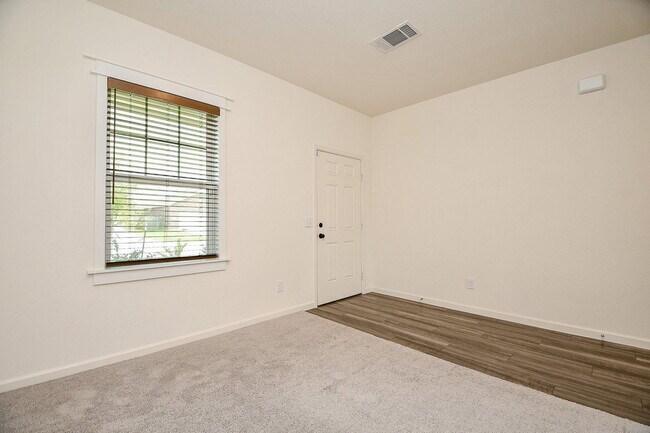 Foto del edificio - 13526 Kinsman Road