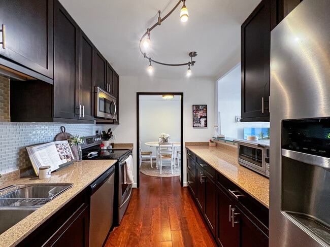 Foto del edificio - 1400 N State Pkwy