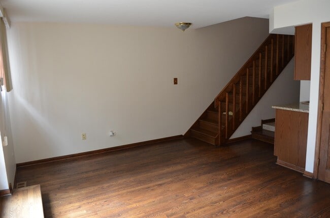 Building Photo - 1157 W Vernon Park Pl