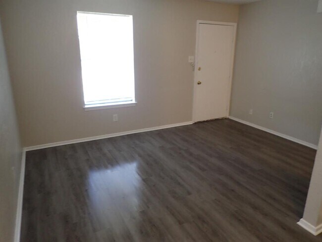 Building Photo - 219 Pine Meadow Dr