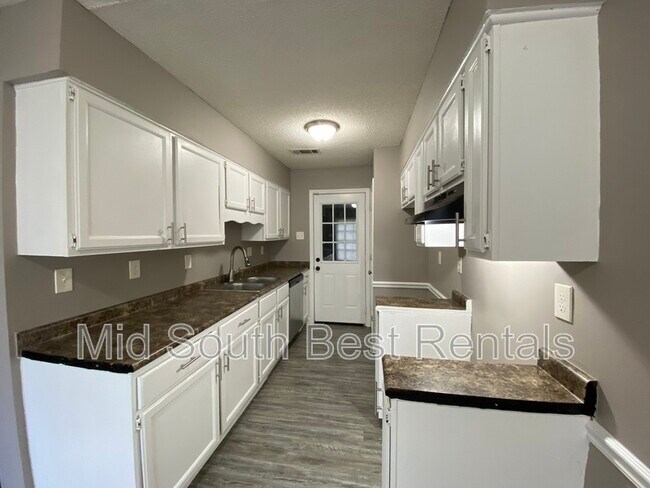 Building Photo - 5576 Blossom Ln
