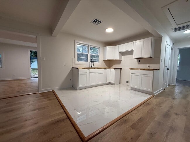 Foto del edificio - 308 Nottingham Rd