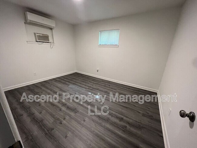 Building Photo - 1206 Sholar Ave