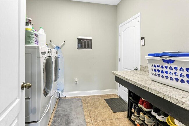 Foto del edificio - 3143 Park Meadow Dr