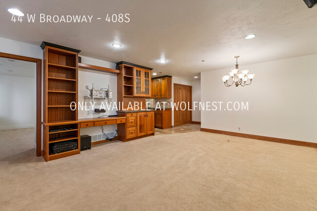 Building Photo - Luxurious 1 Bedroom Downtown Condo! No Dep...