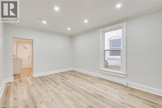 Building Photo - 33 Albion St
