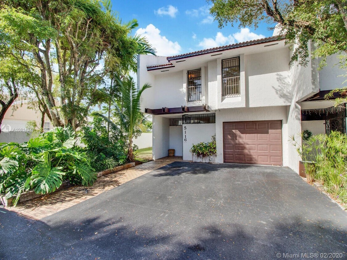 Foto principal - 5116 SW 72nd Ave