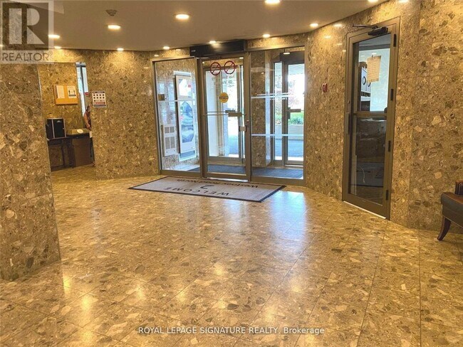 Photo du bâtiment - 2 Westney Rd N