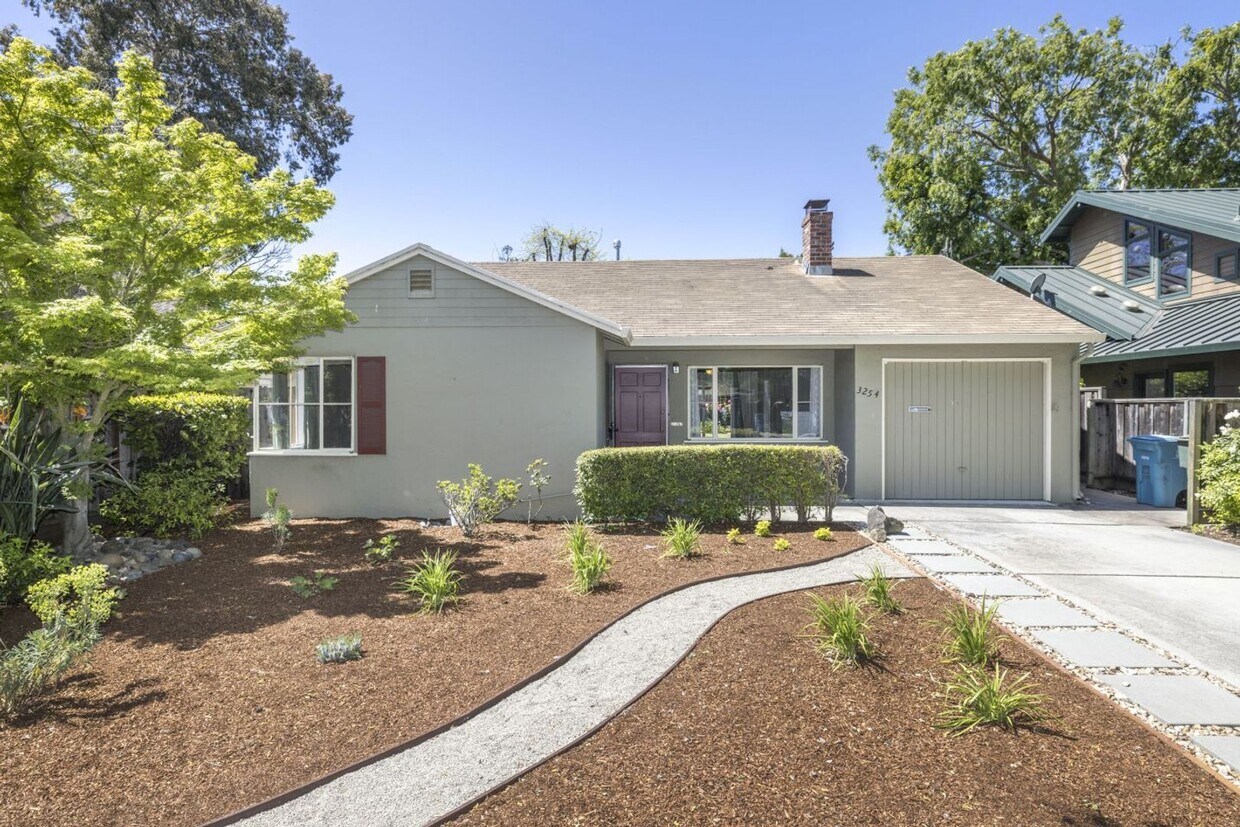 Primary Photo - Lovingly Maintained 3 Bed, 1 Bath Home in ...
