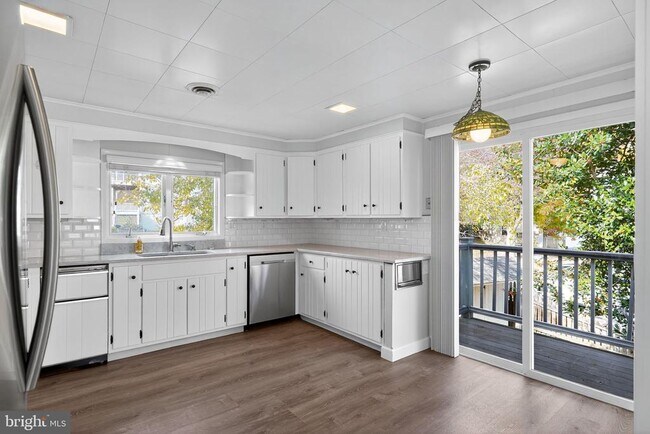 Foto del edificio - 7523 B St