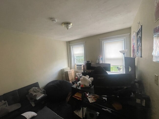 Packards Corner large studio Heat HW Inc No fee Students Ok, Bright, 2nd floor, Laundry Easy Choice! - Packards Corner large studio Heat HW Inc No fee Students Ok, Bright, 2nd floor, Laundry Easy Choice! House
