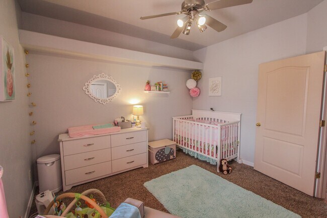 Foto del edificio - Plenty of space with this 4 Bedroom, 2 Bat...