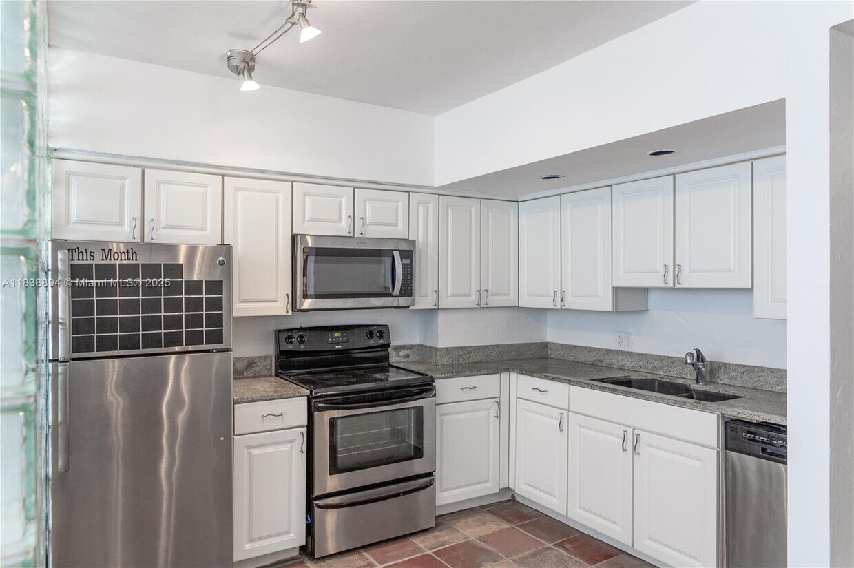 Foto principal - 1250 West Ave