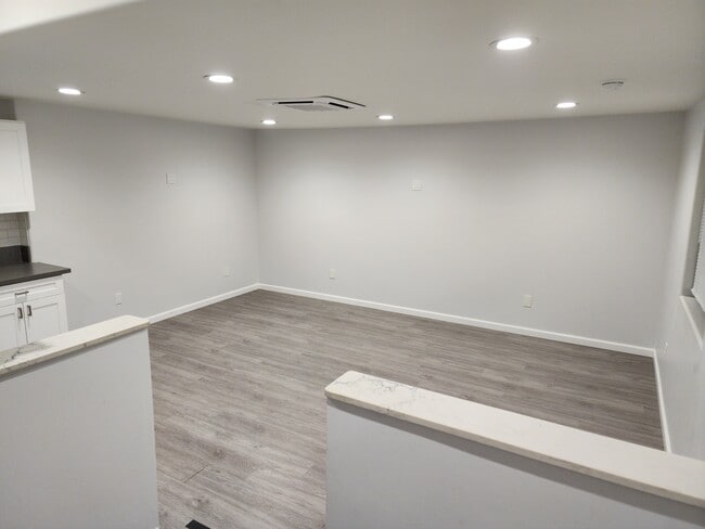 Foto del edificio - 8826 Wakefield Ave
