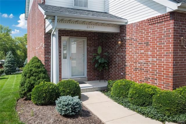 Building Photo - 8947 Hilltop Manor Dr