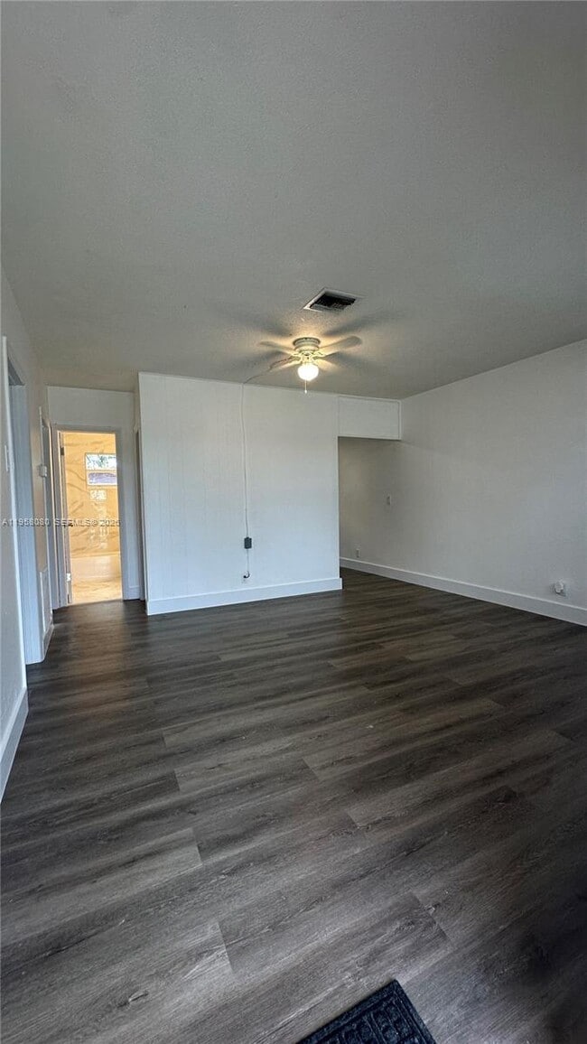 Building Photo - 4011 NE 8th Ave