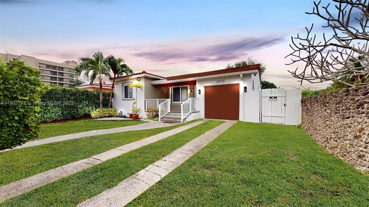 Foto principal - 3770 SW 1st St