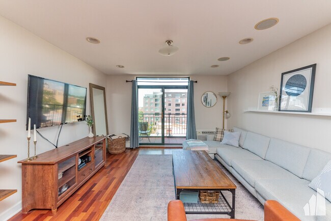 Foto del edificio - 3900 N Pine Grove Ave