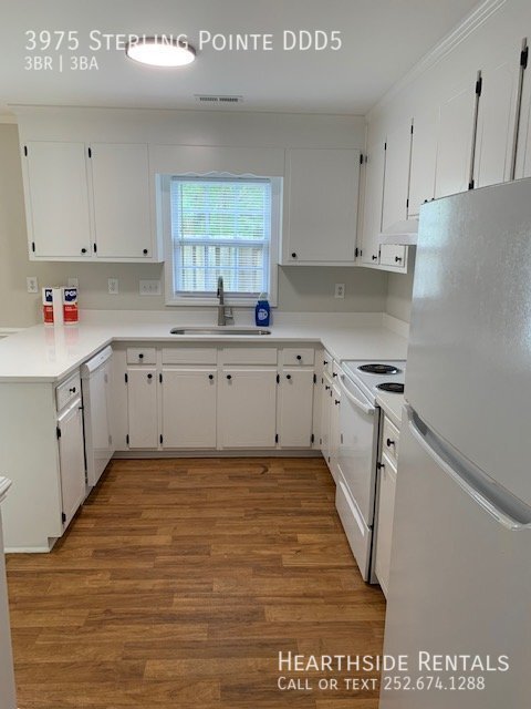 Building Photo - 3975 Sterling Pointe Dr