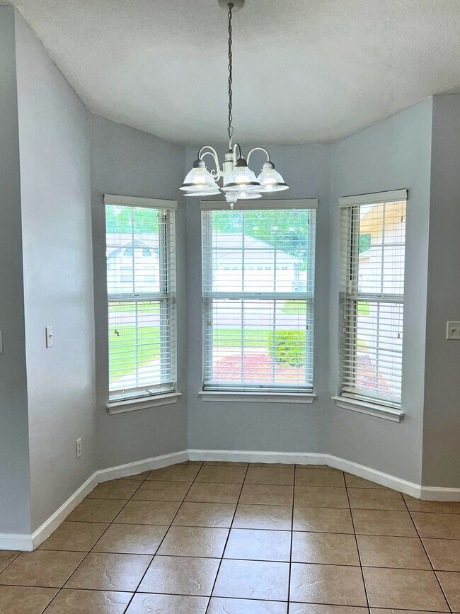 Foto del edificio - 3/2 centrally located!!