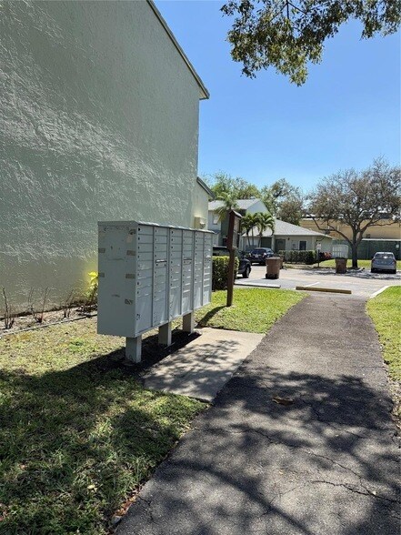 Foto del edificio - 873 Crystal Lake Dr