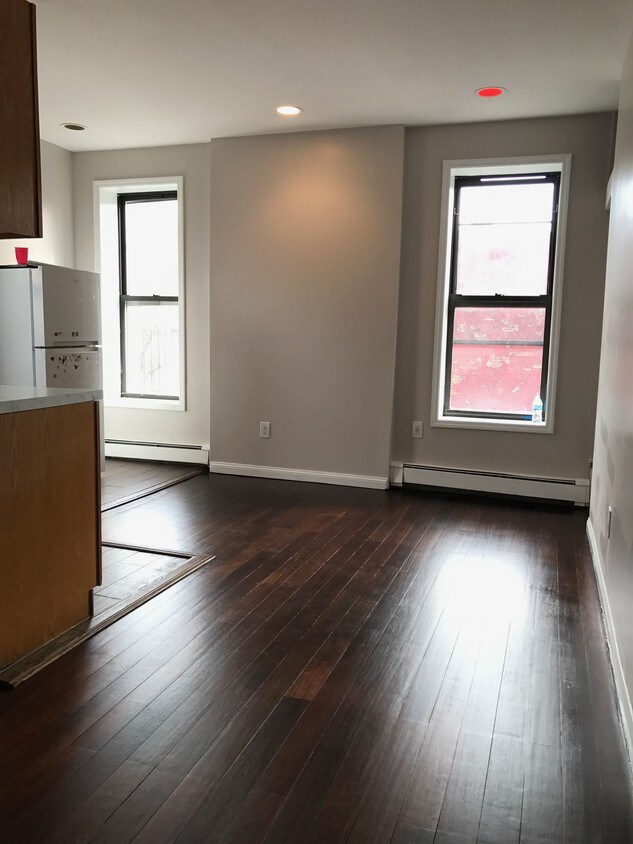 Foto principal - 1199 Halsey St