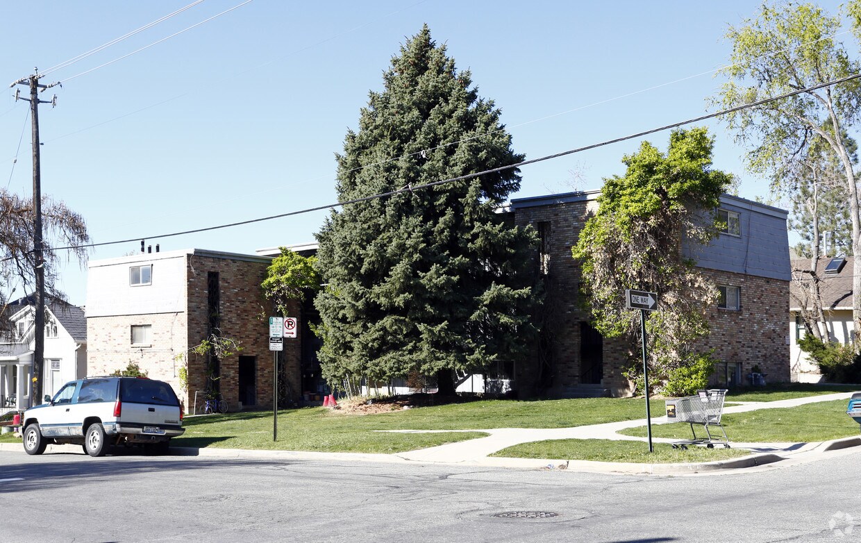 Primary Photo - Victoria House Apartments